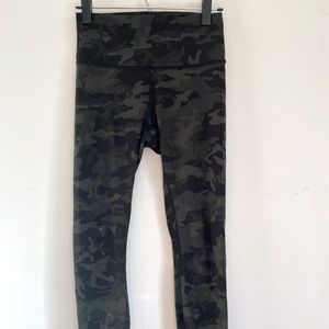 Camo Lululemon Wunder Under Leggings size 6